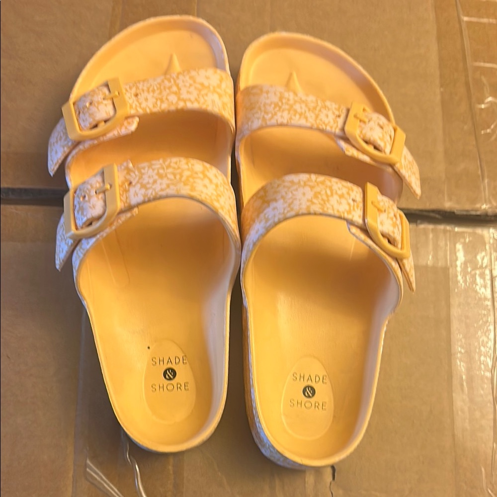 Shade & Shore Yellow Sandals with Textured Straps